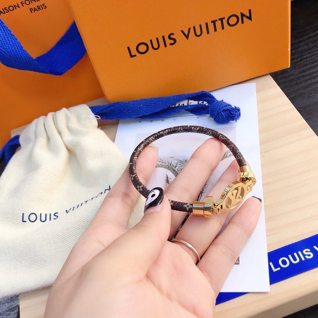 Vòng Tay Louis Vuitton Bằng Thép Titan Chống Nước Họa Tiết LV Monogram