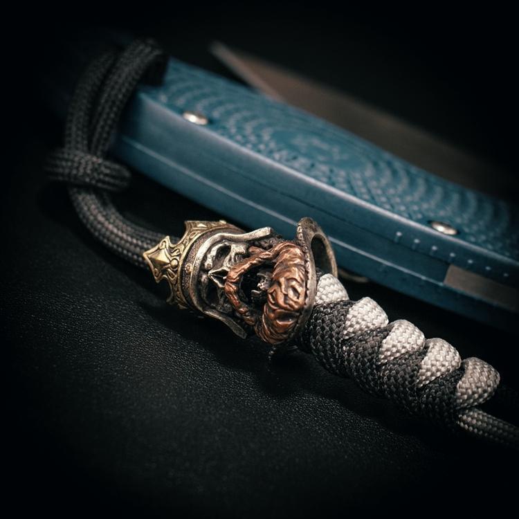 Móc Khóa Hình Dao / Nón Bảo Hiểm / Râu / Dao Phân Tách Màu Sắc Phiên