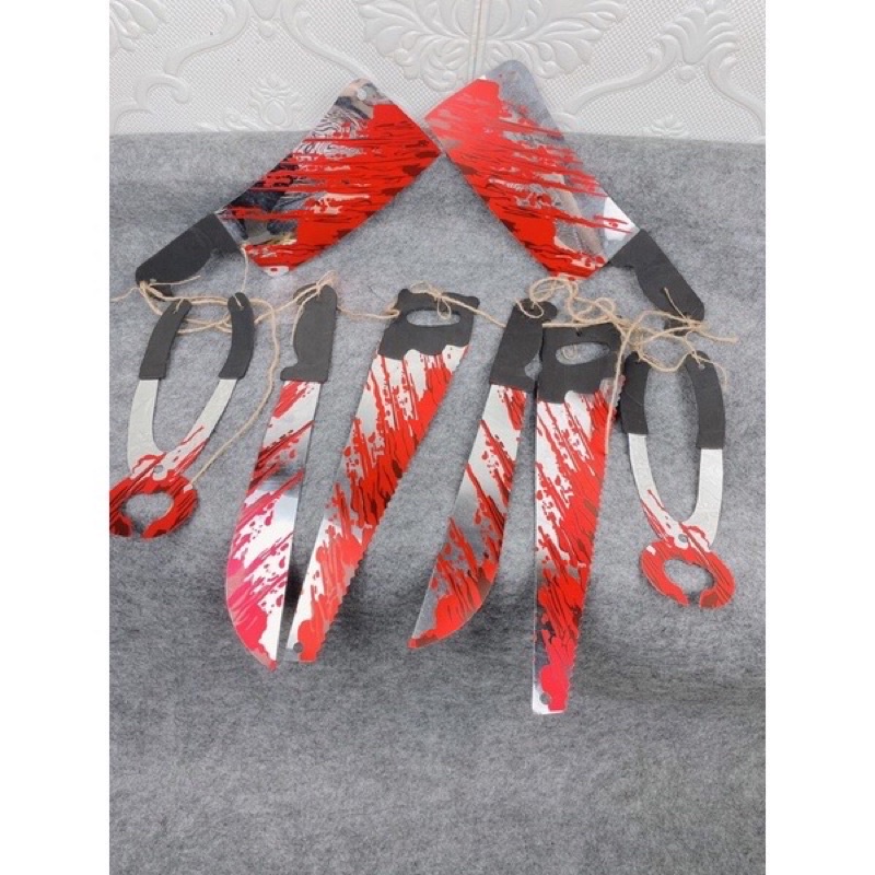 Dây 8 dụng cụ giả trang trí kinh dị VHMART787