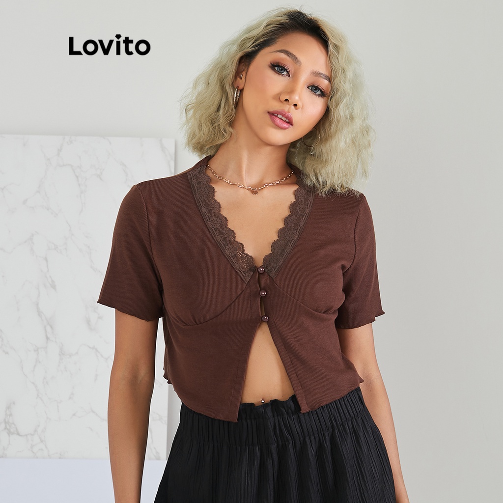 Áo Thun Crop Top Cổ Chữ V Màu Nâu Tương Phản Cài Nút Đơn Giản L22AD020