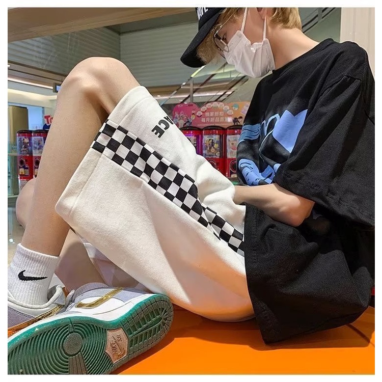 Quần Short Thể Thao Ống Rộng Họa Tiết Ca Rô Phong Cách Hong Kong Hàng Mới Chính Hãng Dành Cho Bạn Nam