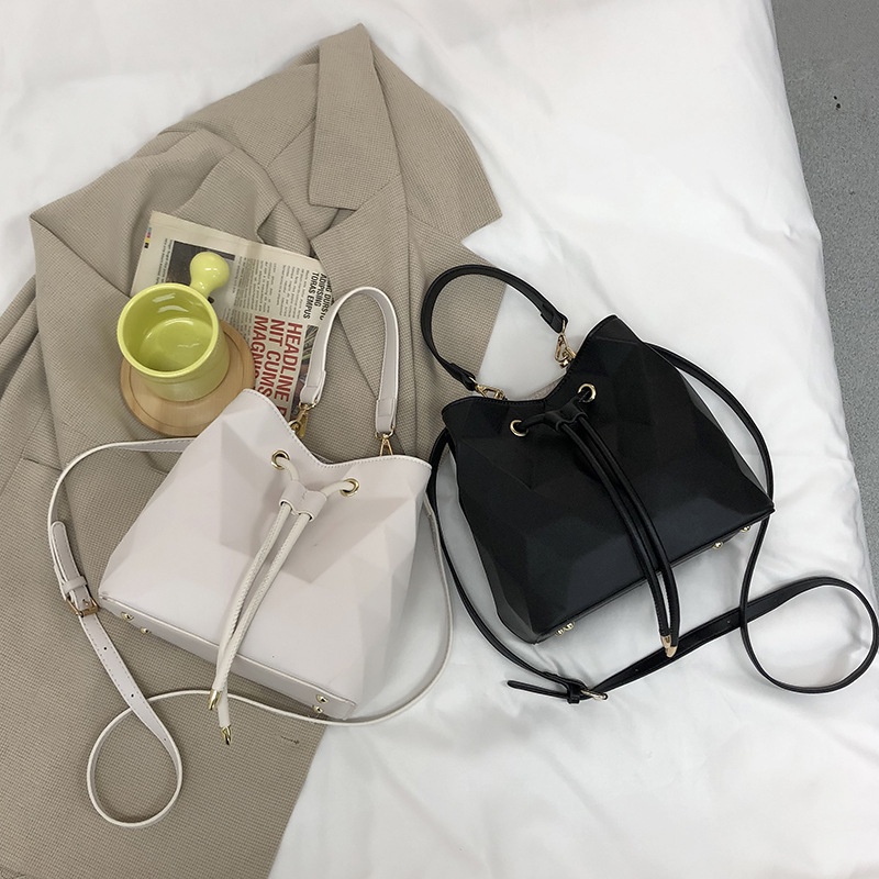 Túi Đeo Chéo Vai Kiểu Dây Rút Họa Tiết Hình Học Màu Sắc Thời Trang Sành Điệu Cho Nữ