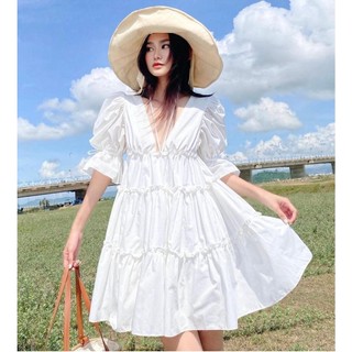 Đầm Babydoll trắng cổ V tay loe