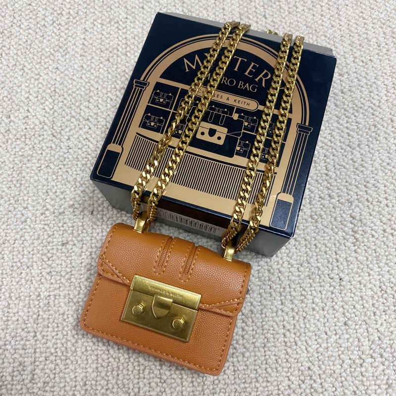 Túi Đeo Chéo mini Có Dây Xích Thời Trang Sành Điệu Cho Nữ 81200015 Túi Xách Tay / Đeo Chéo Vai charles Và keith