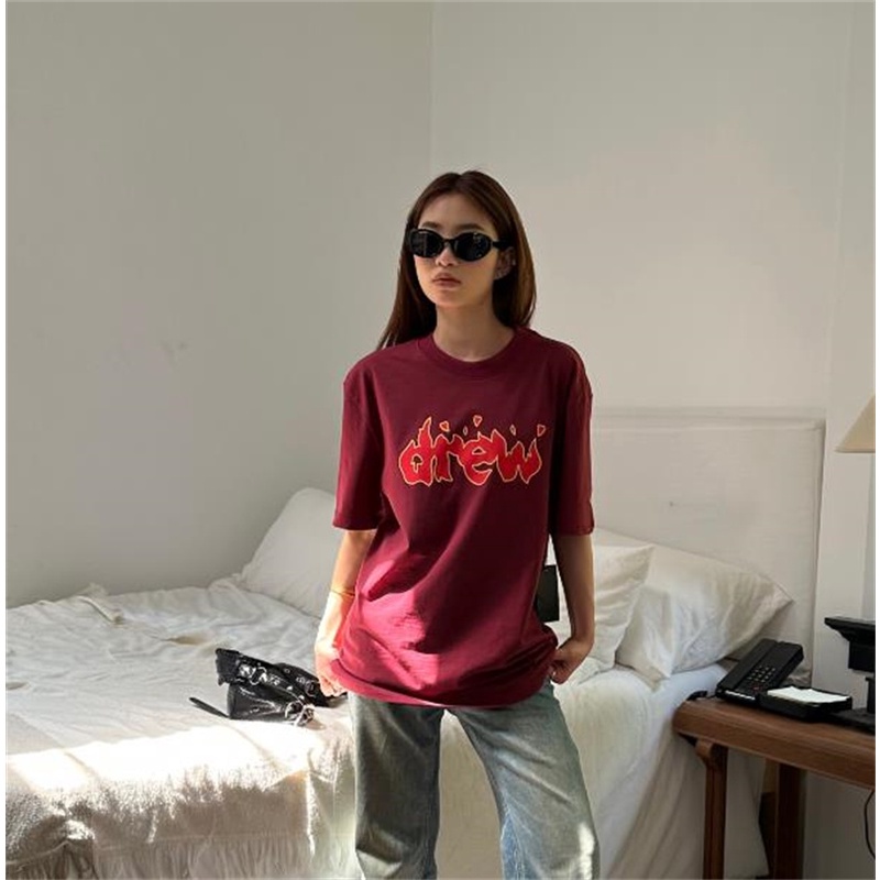 Dr-ew 8-Miley Áo Thun Tay Ngắn Màu Đỏ Rượu Vang In Hình monogram unisex67GASUTJF