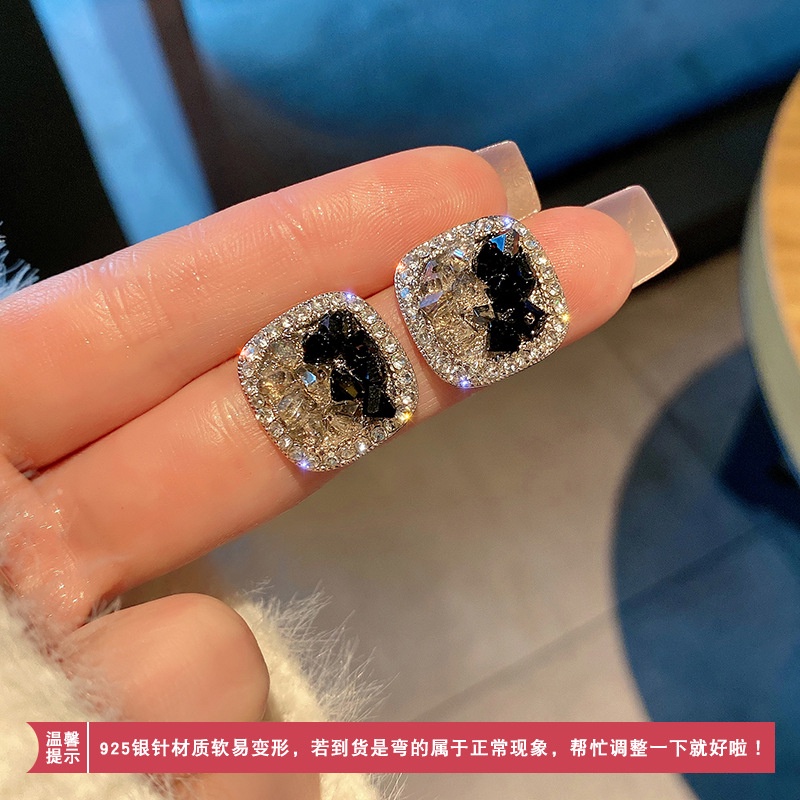 Khuyên Tai Hình Học Màu Đen Thời Trang 2023 Cho Nữ