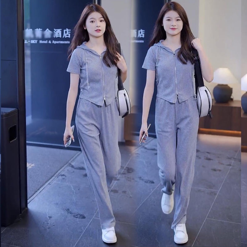 Set Áo Thun Tay Ngắn Có Nón Và Quần Dài Ống Rộng Thời Trang Thể Thao Mới Cho Nữ