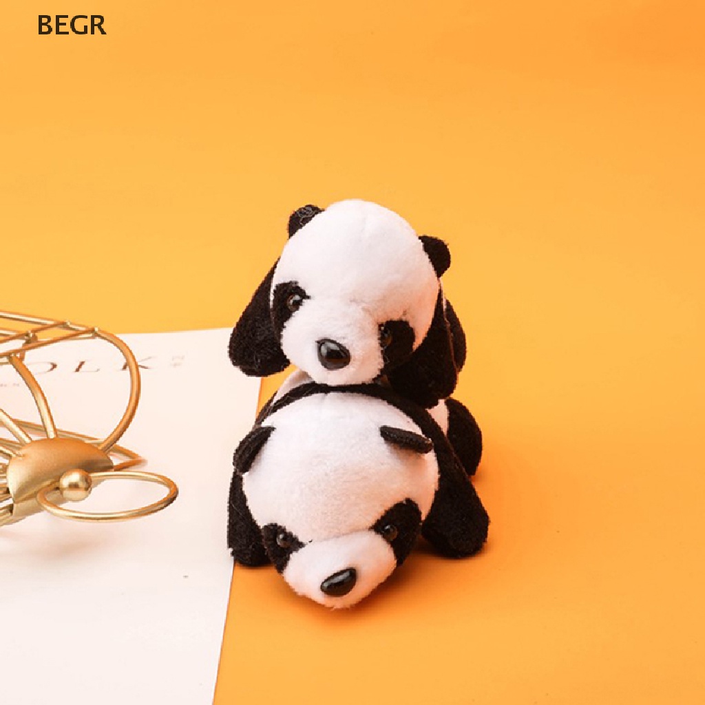 DescriptionStyle: CartoonColor:As PictureMaterial: PlushShape/Pattern: PandaPackage Include: 1 pc broochesNote: Các sản phẩm có chất liệu vàng, kim cương, đá quý trong shop đều là xi mạ/ nhân tạo.