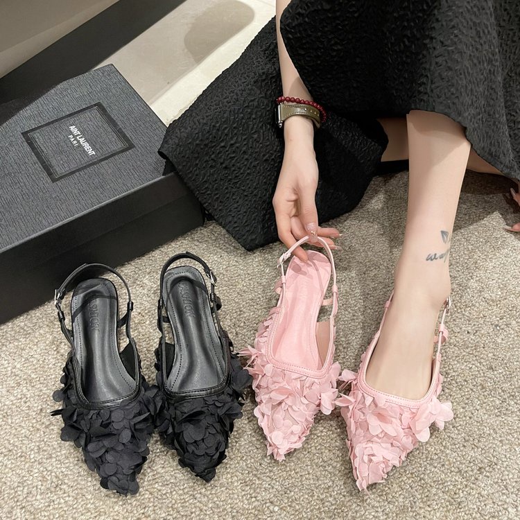 Sandal Mũi Nhọn Đính Hoa Thiết Kế Dây Sau Lưng
