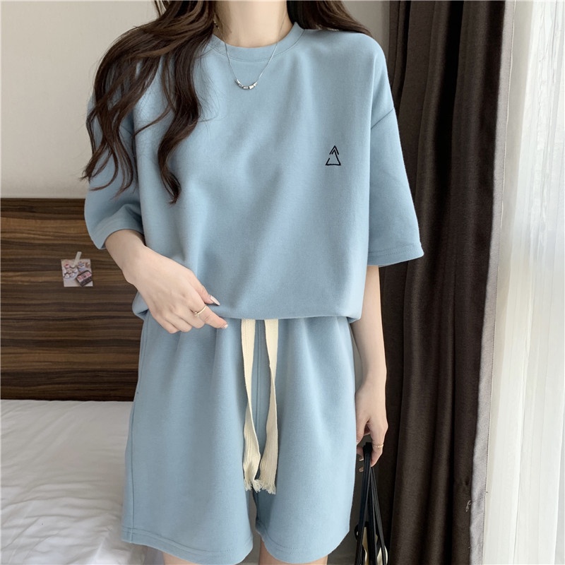 Bộ Đồ Thể Thao Áo Tay Ngắn Phối Quần Short Dáng Rộng Cỡ Lớn Thời Trang Cho Nữ La260