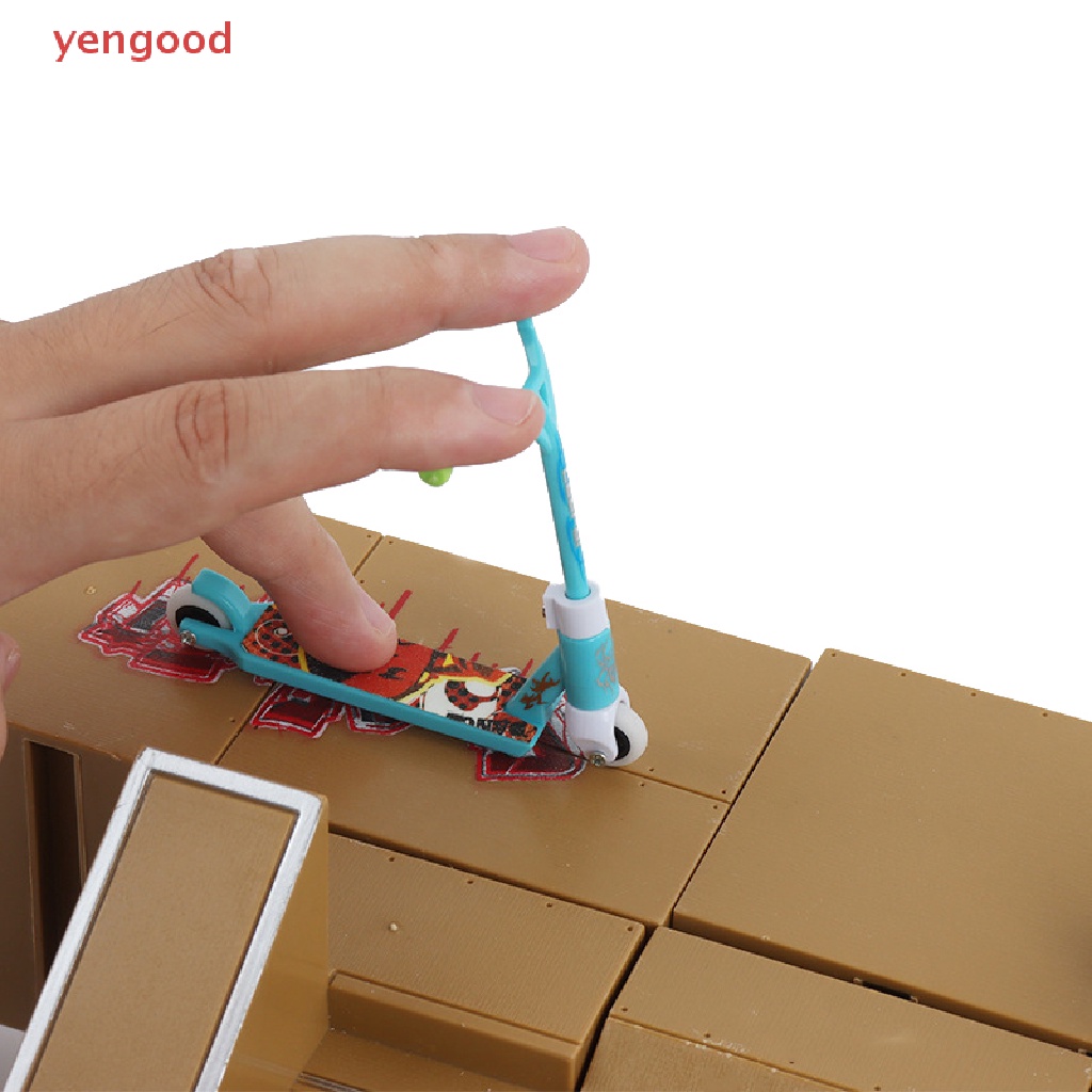 (YGD) Random Color Finger Skateboards Finger scooter Fingertip Bikes Fingerboard Toys