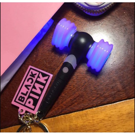 Blackpink móc khóa búa  Đèn Điện Tử Hình Nhóm Nhạc Blackpink Phong Cách Mới Với Mặt Dây Chuyền Điện Tử Cùng Phong Cách Móc Khóa Đèn Cổ Vũ Móc Khóa blackpink card blackpink lightstick+blackpink lightstick blackpink lightstick blackpink gậy blackpink lights