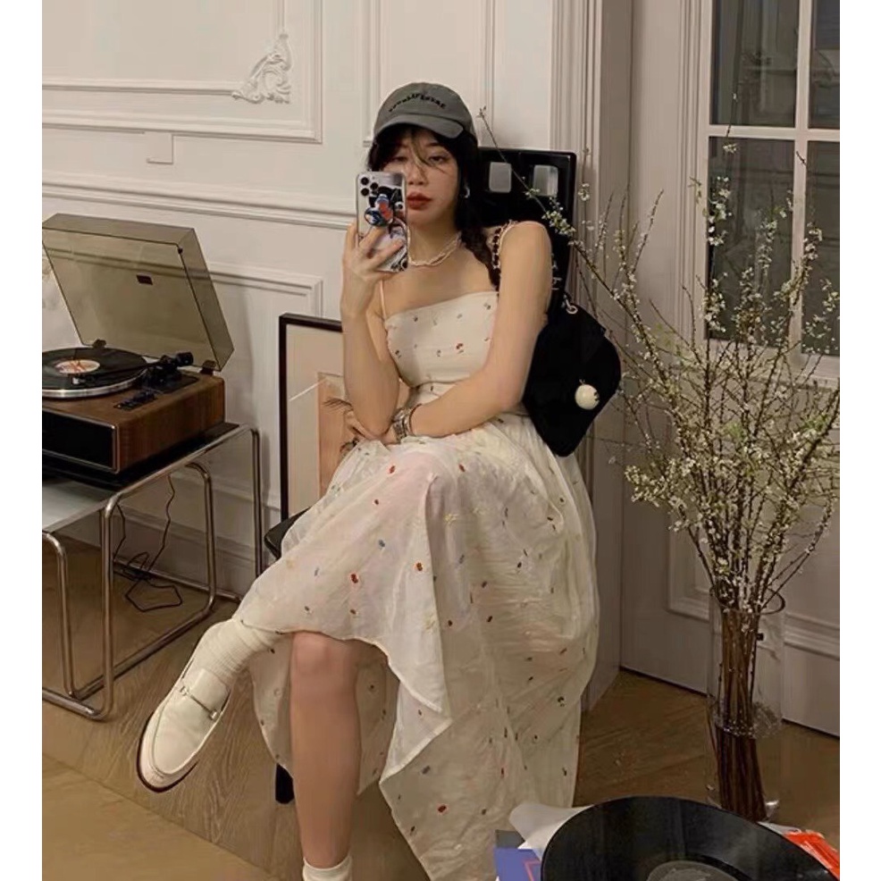 Đầm 2 dây maxi hoa thêu chun kem