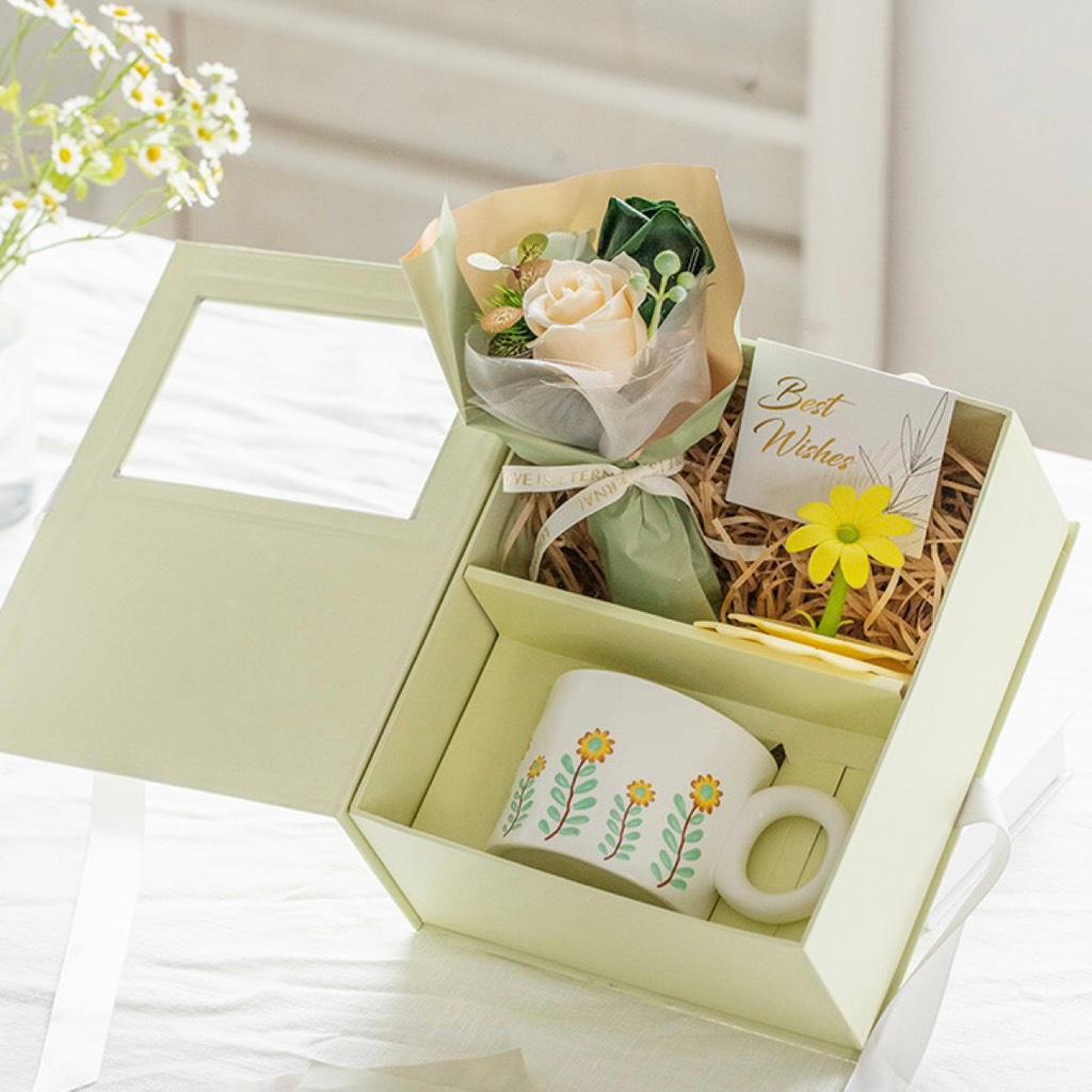 Hộp quà cốc, hoa, thiệp và đèn nháy cao cấp Sunny Gift Meeko
