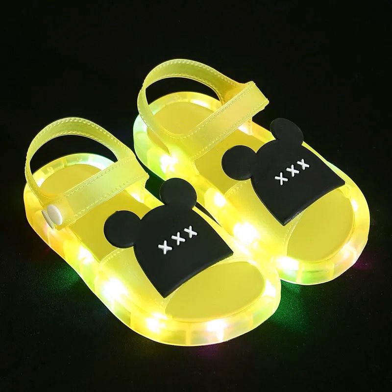 Xăng đan Đế Mềm Cỡ Nhỏ Và Vừa Có Đèn LED Phát Sáng Dành Cho Nam Nữ Đi Biển Ngoài Trời