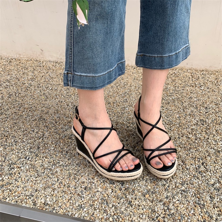 Sandal Đế Xuồng Mùa Hè 2023 Phong Cách Mới Cho Nữ