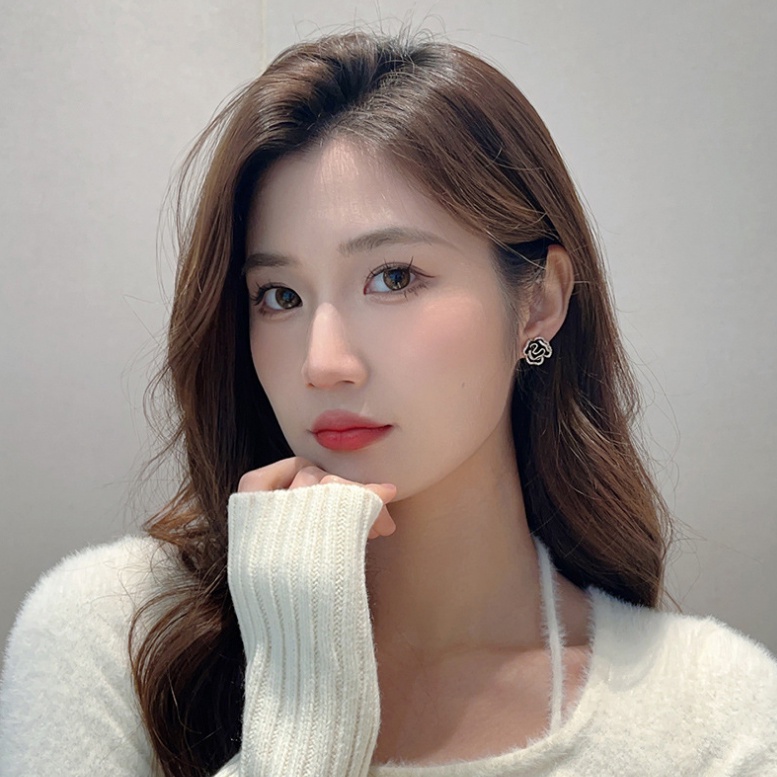 Khuyên Tai Hoa Trà Đen Đính Đá Cao Cấp Phong Cách Hàn Quốc