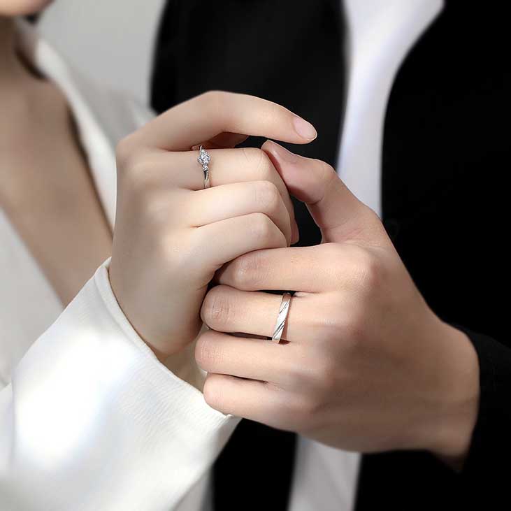 Nhẫn Thép Titan Đính Đá Zircon Màu Bạc Đơn Giản Thời Trang Cho Nam Nữ