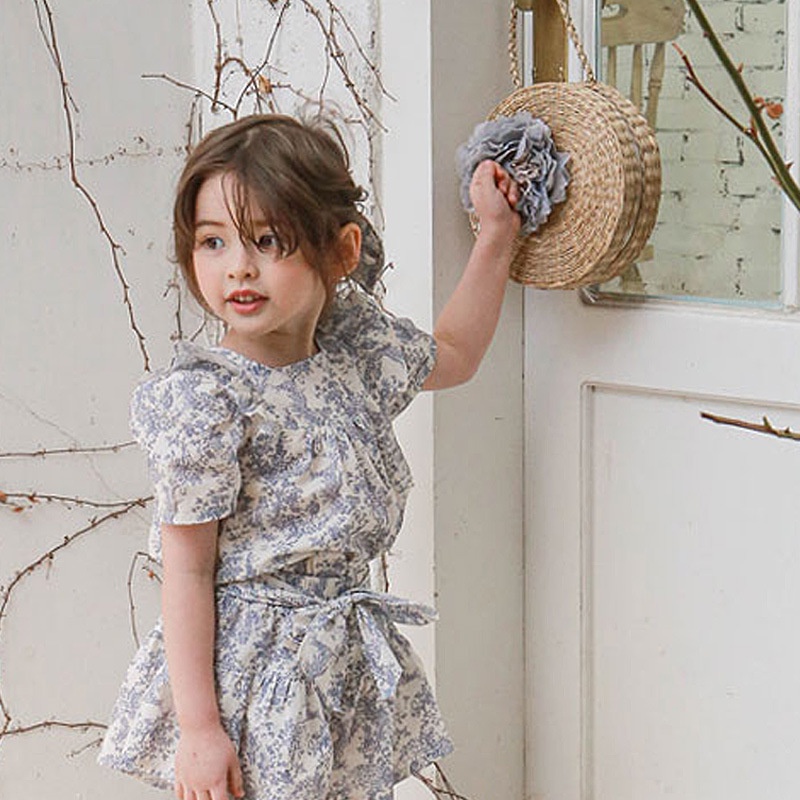 Áo Thun Cotton Mỏng Cổ Vuông In Họa Tiết Hoa Phong Cách Phương Tây Thời Trang Mùa Hè 2023 Cho Bé Gái