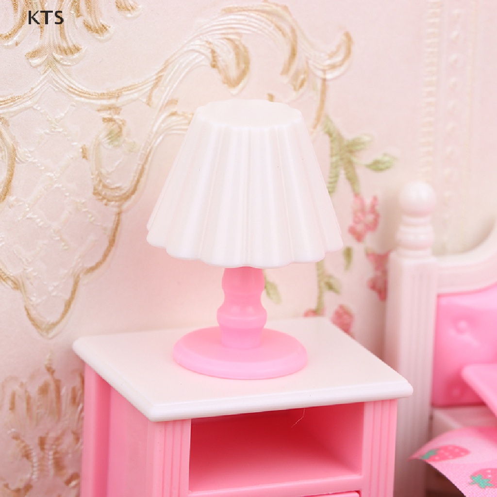 Bộ Mô Hình Giường Ngủ Mini Tỉ Lệ 1: 12 Dùng Để Trang Trí Nhà Búp Bê