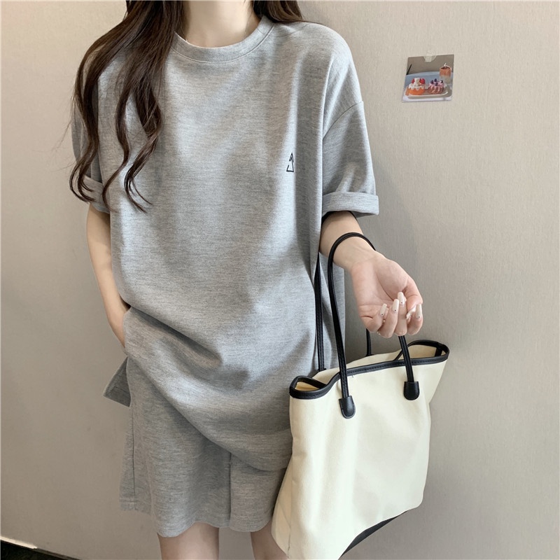 Bộ Đồ Thể Thao Hai Mảnh Áo Tay Ngắn Dáng Rộng Phối Quần Short Thời Trang Cho Nữ La261