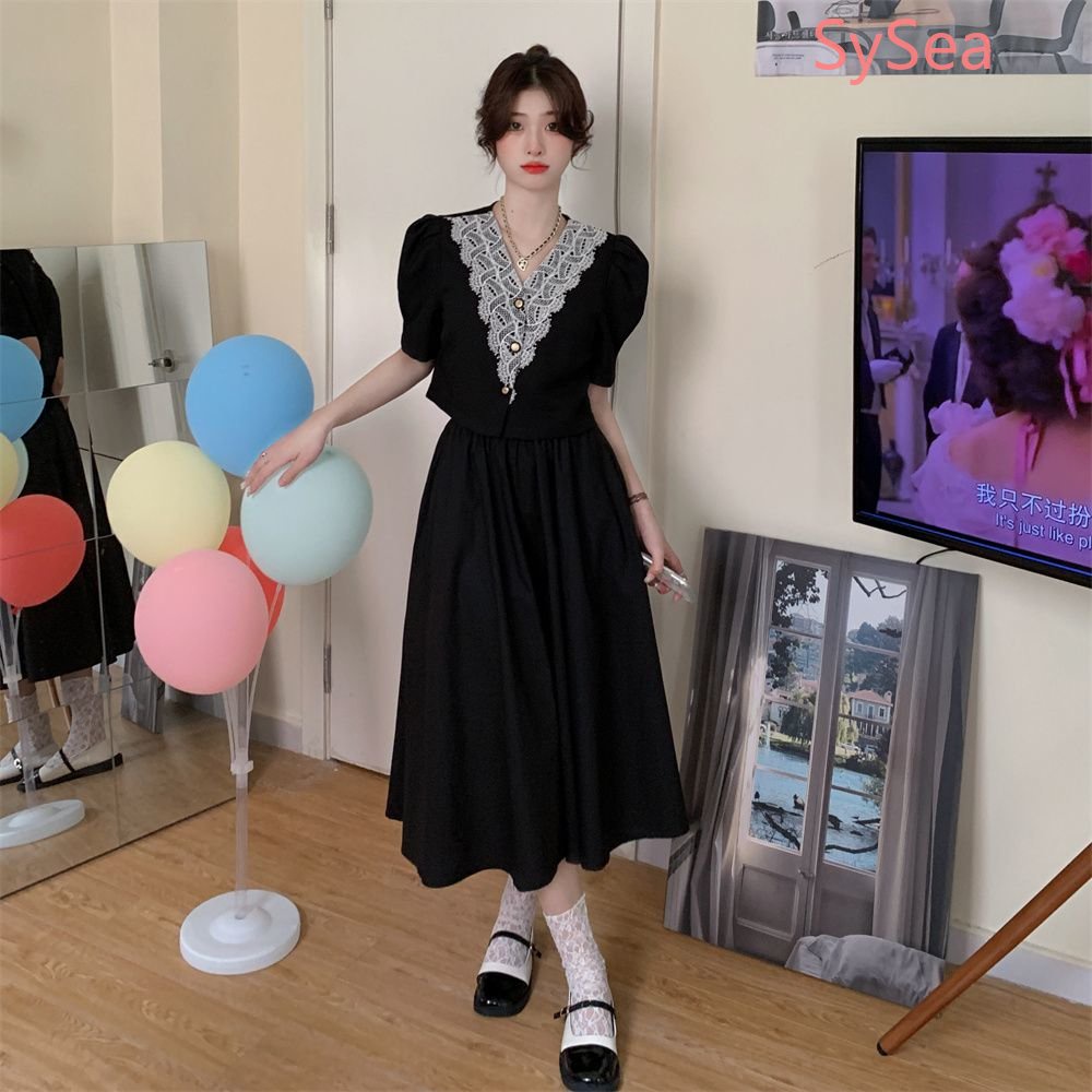 Áo Kiểu Tay Phồng Ngắn Cổ Chữ V Phối Ren Thời Trang Trẻ Trung Cho Nữ