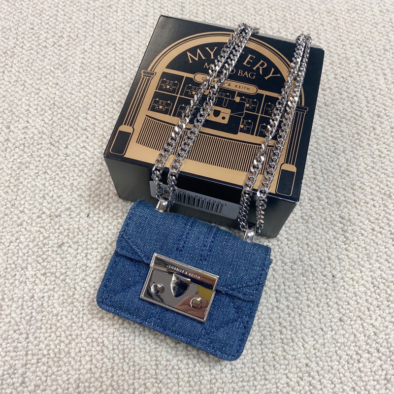 Túi Đeo Chéo mini Có Dây Xích Thời Trang Sành Điệu Cho Nữ 81200015 Túi Xách Tay / Đeo Chéo Vai charles Và keith