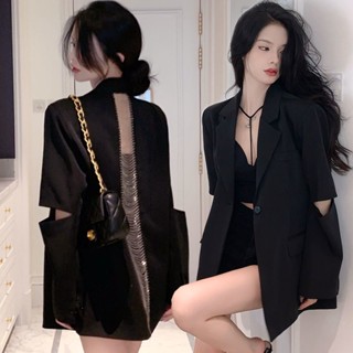 Áo Khoác Blazer Màu Đen Hở Lưng Phối Dây Xích Thời Trang Cao Cấp Cho Nữ