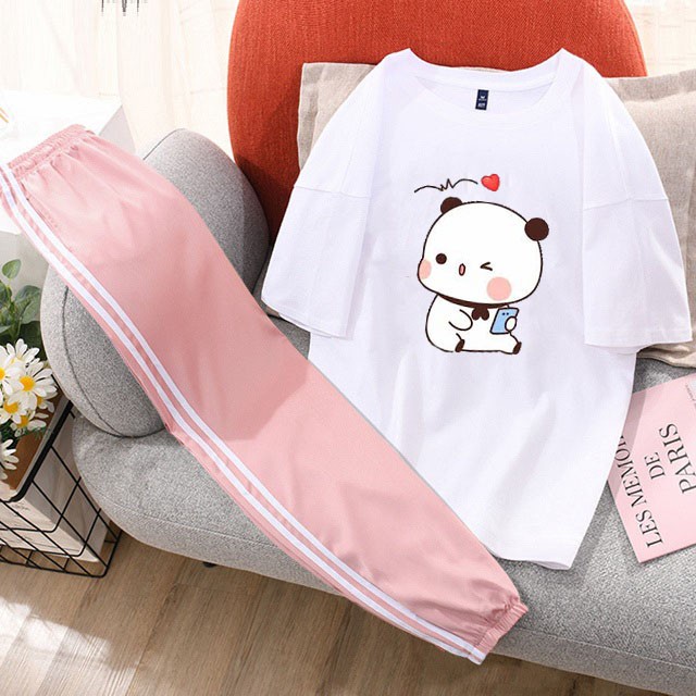 Sét Quần Áo Nữ DVGIT Fashion Ngắn Tay Kèm Quần Thun Sọc Rót Bên Bo Chun Gấu In Gấu Má Hồng Tim