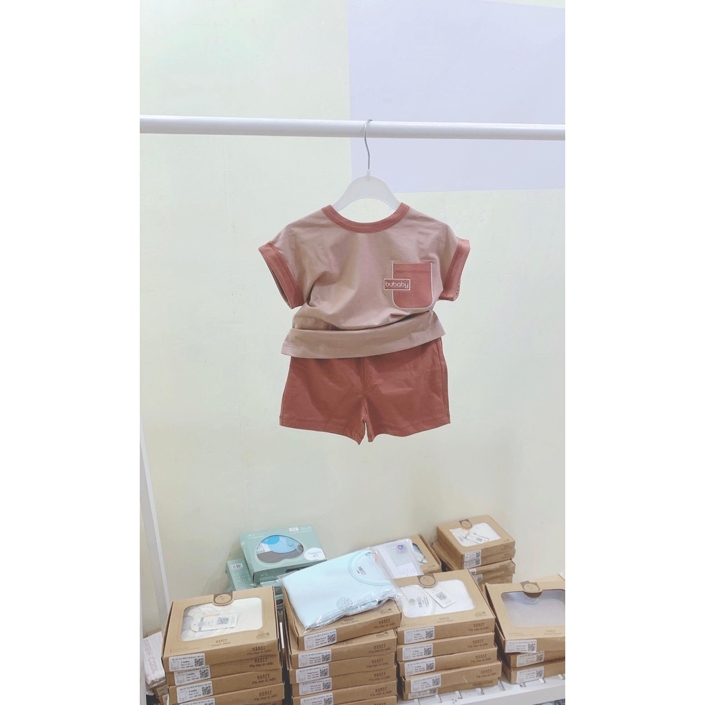 BUBABY - Bộ Bu cộc tay cài vai túi ngực Brownie dành cho bé trai bé gái siêu tây