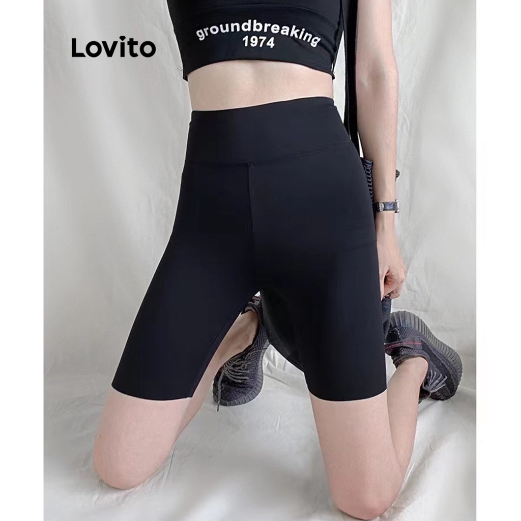 Quần đùi legging Lovito lưng cao nâng mông màu trơn họa tiết xếp nếp phong cách thể thao L15X158 (Màu đen)