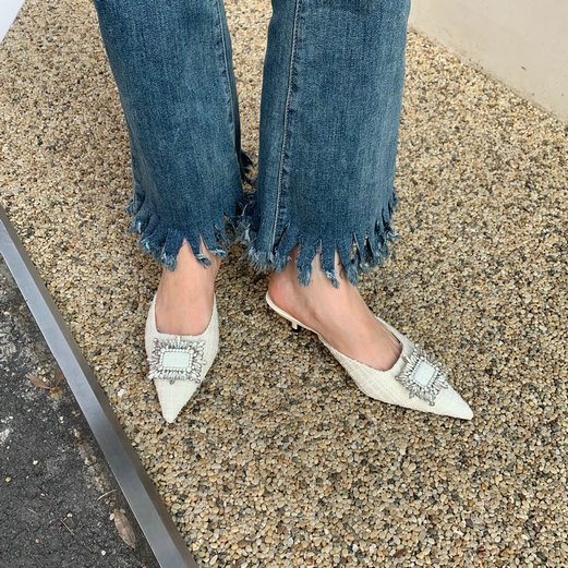 Dép Cao Gót Mũi Nhọn Màu Đen Đính Đá Phối Khóa Vuông Thời Trang Xuân 2023 Sang Trọng Cho Nữ