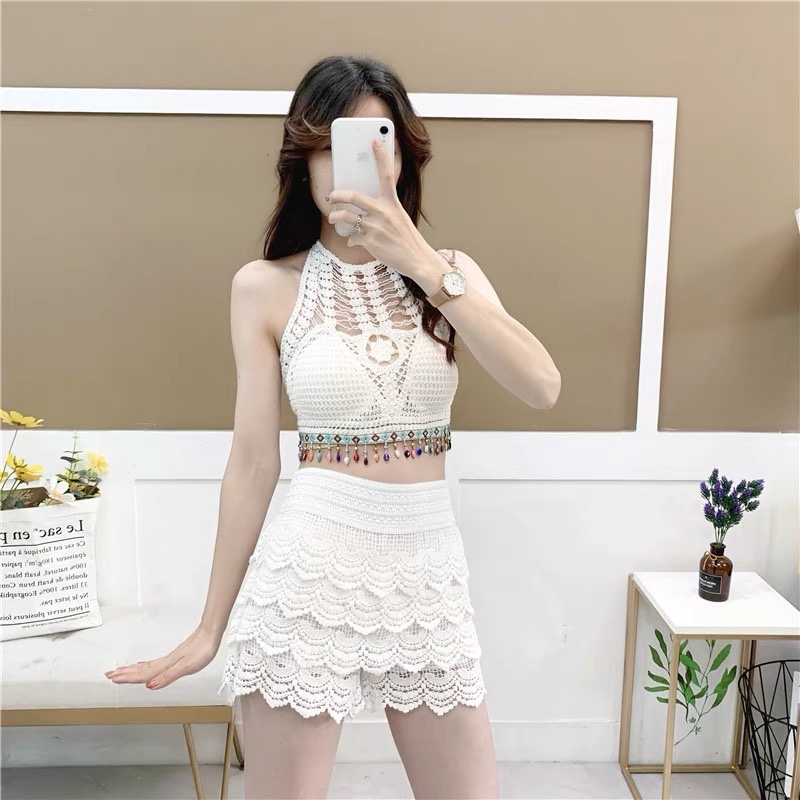 Áo yếm kiểu đan móc đính hạt tua rua đi biển mix quần jeans MS611