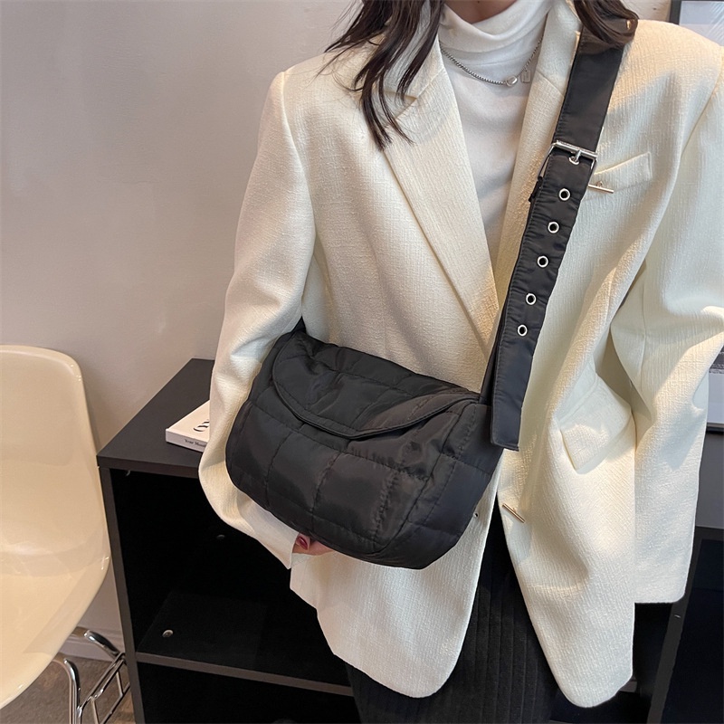 Túi Đeo JASMIN NOIR Chéo Nylon Hình Yên Ngựa Đơn Giản Cho Nữ