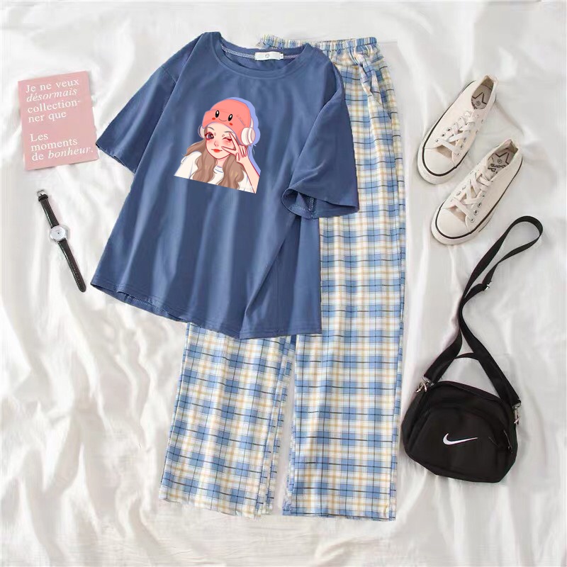 Sét quần áo nữ in hình cô bé nghe nhạc kèm quần kẻ