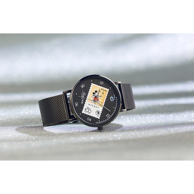 Đồng Hồ Thạch Anh Dạ Quang Kỷ Niệm 100 Năm Disney Kèm Hộp Đựng Hình Mickey Làm Quà Tặng Cho Bé