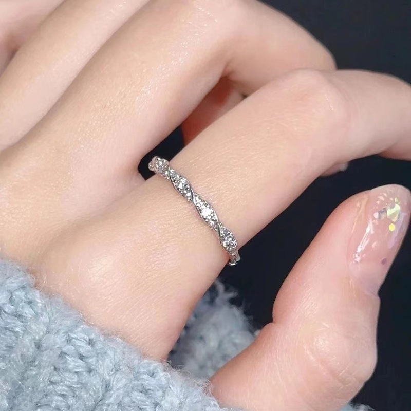 Nhẫn Đính Hôn Bằng Thép Titanium Đính Đá Zircon 3 Màu Thời Trang Cho Nữ