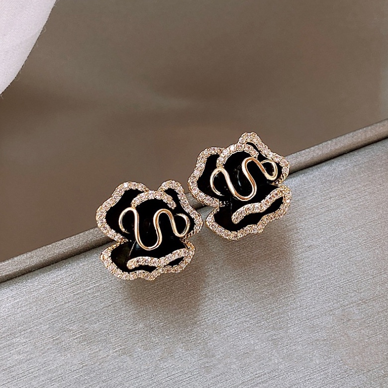 Khuyên Tai Hoa Trà Đen Đính Đá Cao Cấp Phong Cách Hàn Quốc