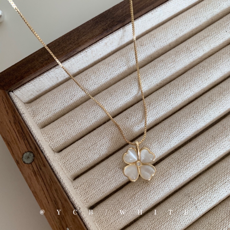 Dây Chuyền Mặt Cỏ Bốn Lá Đính Đá Mắt Mèo Sang Trọng