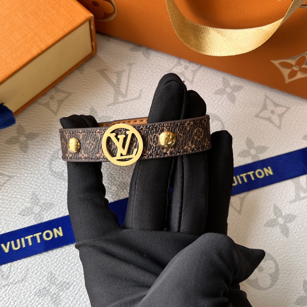 Vòng Tay Louis Vuitton Bằng Thép Titan Chống Nước Họa Tiết LV Monogram