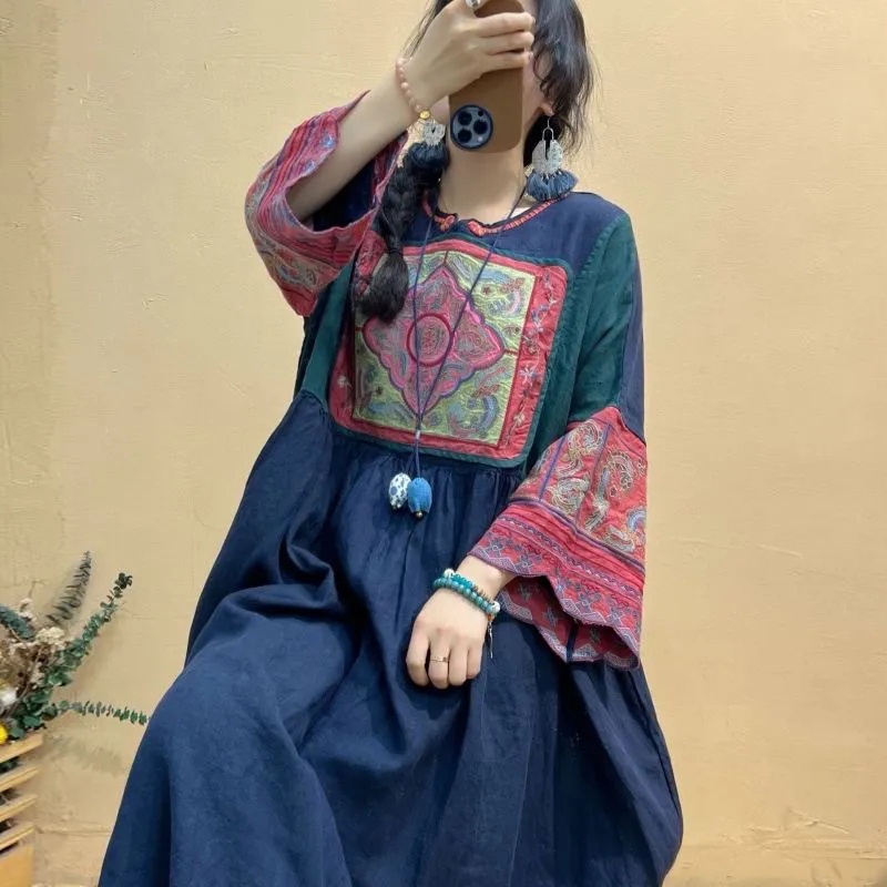 Đầm Truyền Thống Thêu Họa Tiết Xinh Xắn Cho Nữ