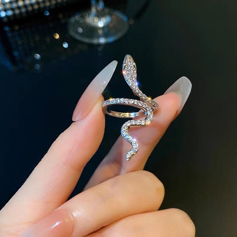 Nhẫn Thiết Kế Hình Rắn Độc Đáo Cá Tính Cho Nam Và Nữ