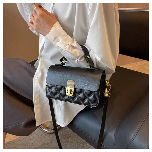 Túi xách nữa cầm tay hình chữ nhật nhỏ phong cách đơn giản dành cho nữ 2023 2241