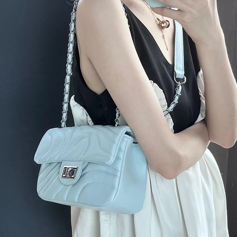 Túi Đeo Chéo Khóa Dây Xích Nhỏ Thêu Họa Tiết Tươi Mới Có Khóa Gài Dành Cho Bạn Nữ