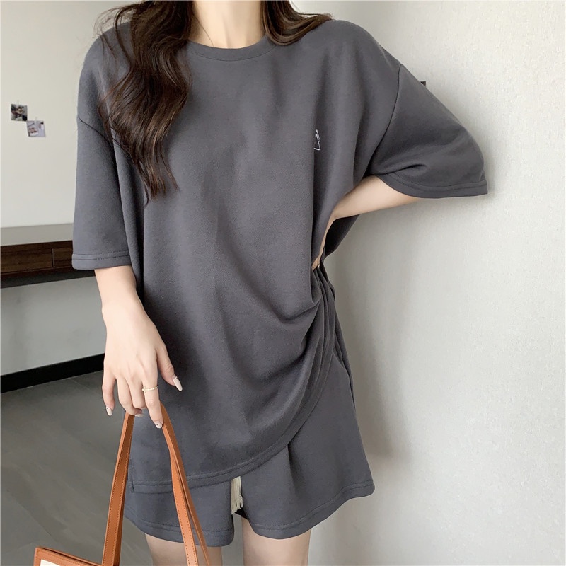 Bộ Đồ Thể Thao Hai Mảnh Áo Tay Ngắn Dáng Rộng Phối Quần Short Thời Trang Cho Nữ La262