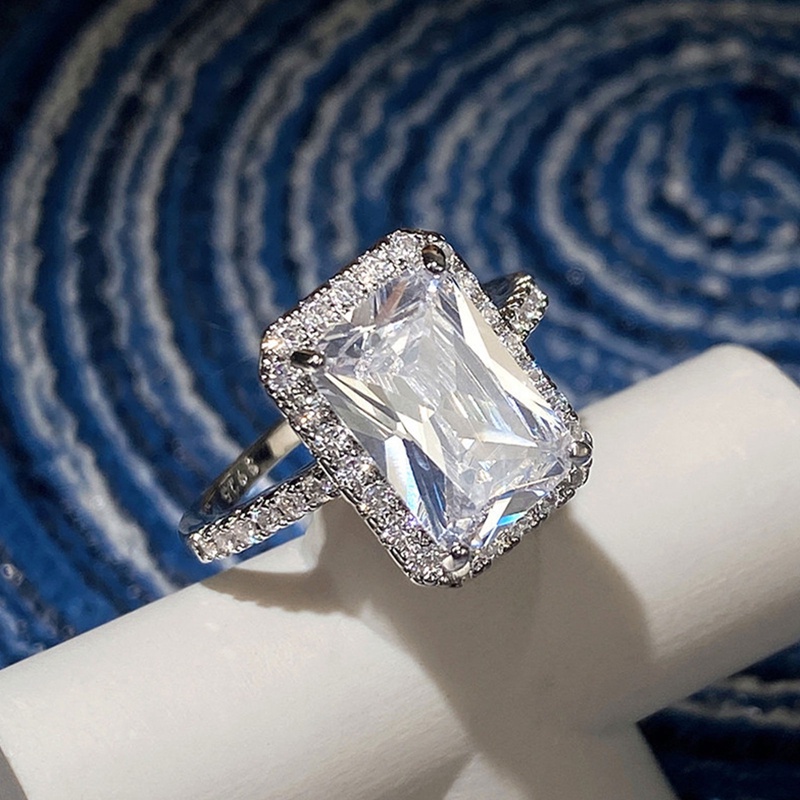 Nhẫn Đính Hôn Nữ Mặt Vuông Dài Đính Đá Zircon Sang Trọng