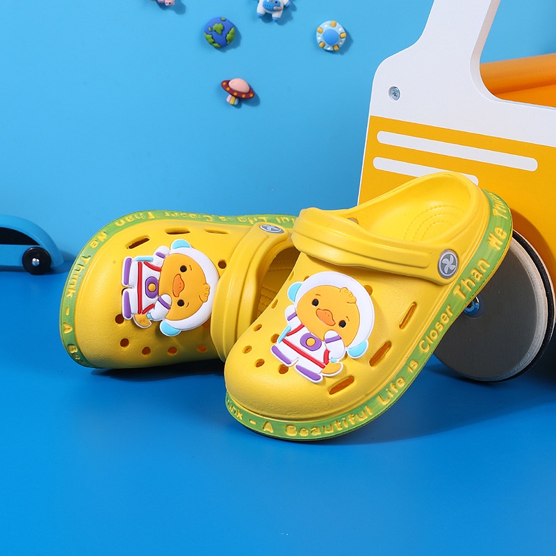 Dép Sandal Cỡ Nhỏ Và Vừa In Họa Tiết Hoạt Hình Dễ Thương Thời Trang Cho Bé Trai Và Gái