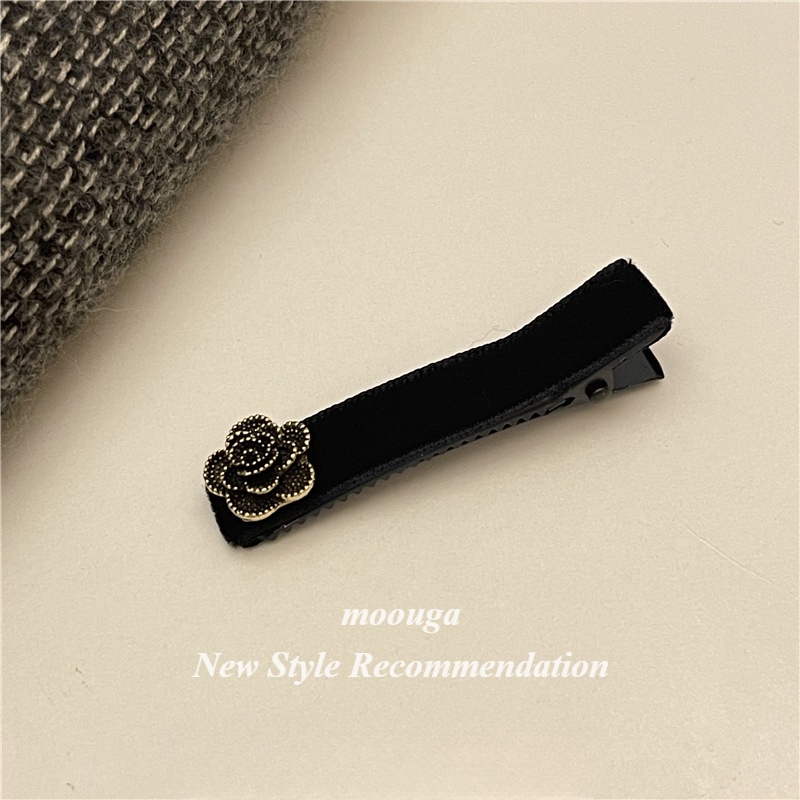 Moouga / Kẹp Tóc Mái Nhung Đính Hoa Trà Và Ngọc Trai Bên Hông Phong Cách retro