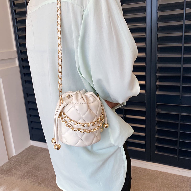 Túi Xách Da Mềm Phối Dây Xích Đeo Chéo Thời Trang Mùa Xuân Dành Cho Nữ