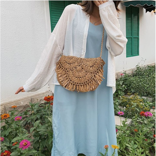 Túi cói đi biển LATYS tua rua phong cách vintage quai đeo chéo cá tính
